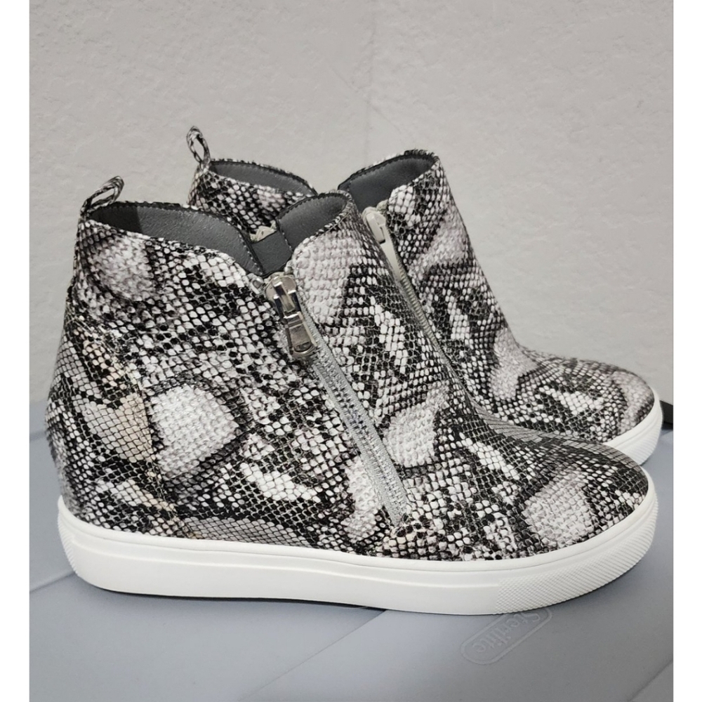 La Sheelah snake print hidden heel platform shoes sneakers snakeskin booties 8.5